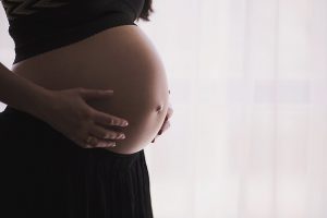 סיבוכים במהלך הלידה: מתי זו עילה לתביעה לרשלנות רפואית?
