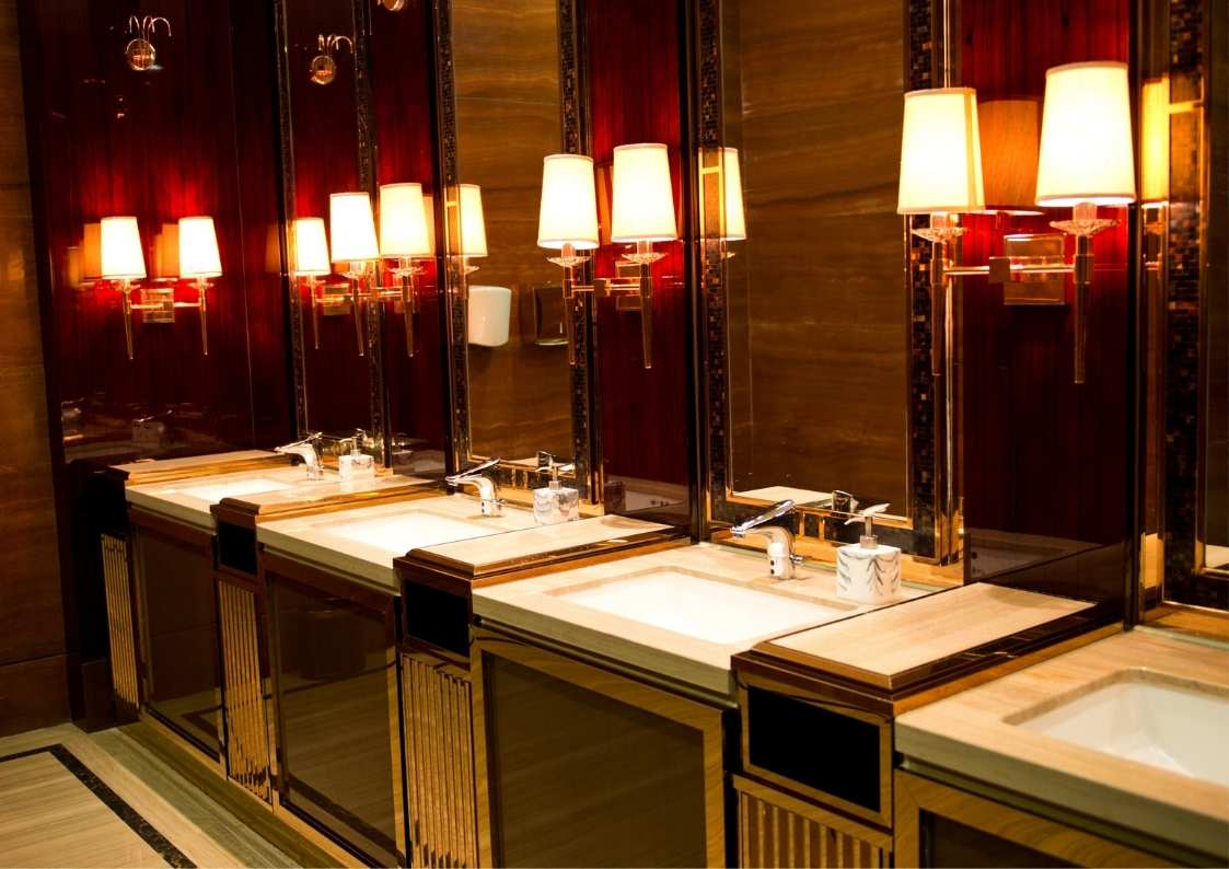 איך בית עסק יכול לשמור על הניקיון וההיגיינה בחדרי שירותים?